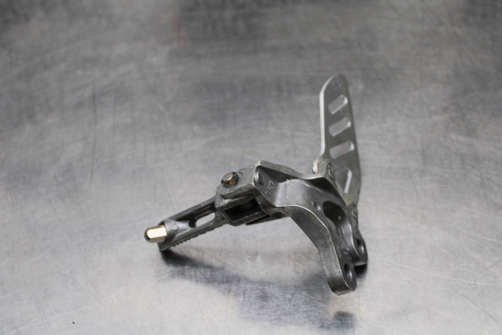 11-22 SUZUKI GSXR 600  LEFT REARSET REAR SET DRIVER FOOT PEG REST STOP BB193