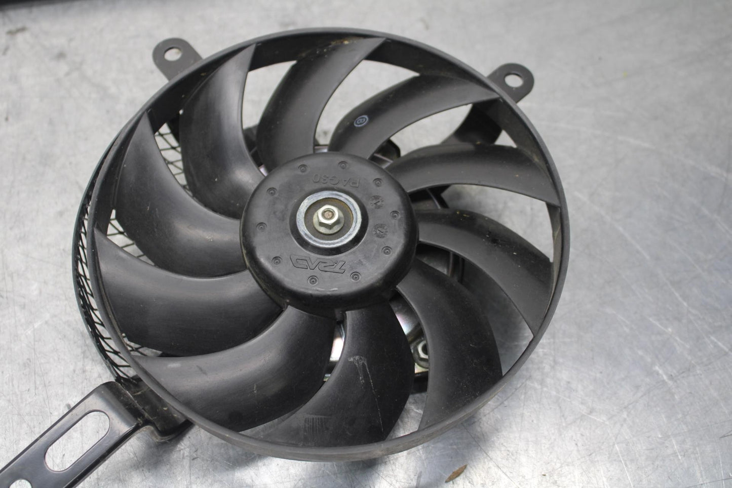 18 SUZUKI GSXR750 ENGINE RADIATOR COOLING FAN 17800-14J01 BB80