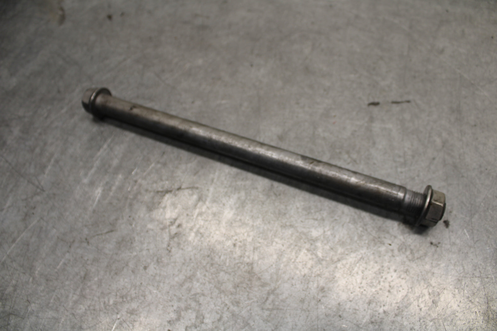 18-23 KAWASAKI NINJA 400 REAR BACK SWINGARM BOLT SUSPENSION PIVOT AXLE BB660