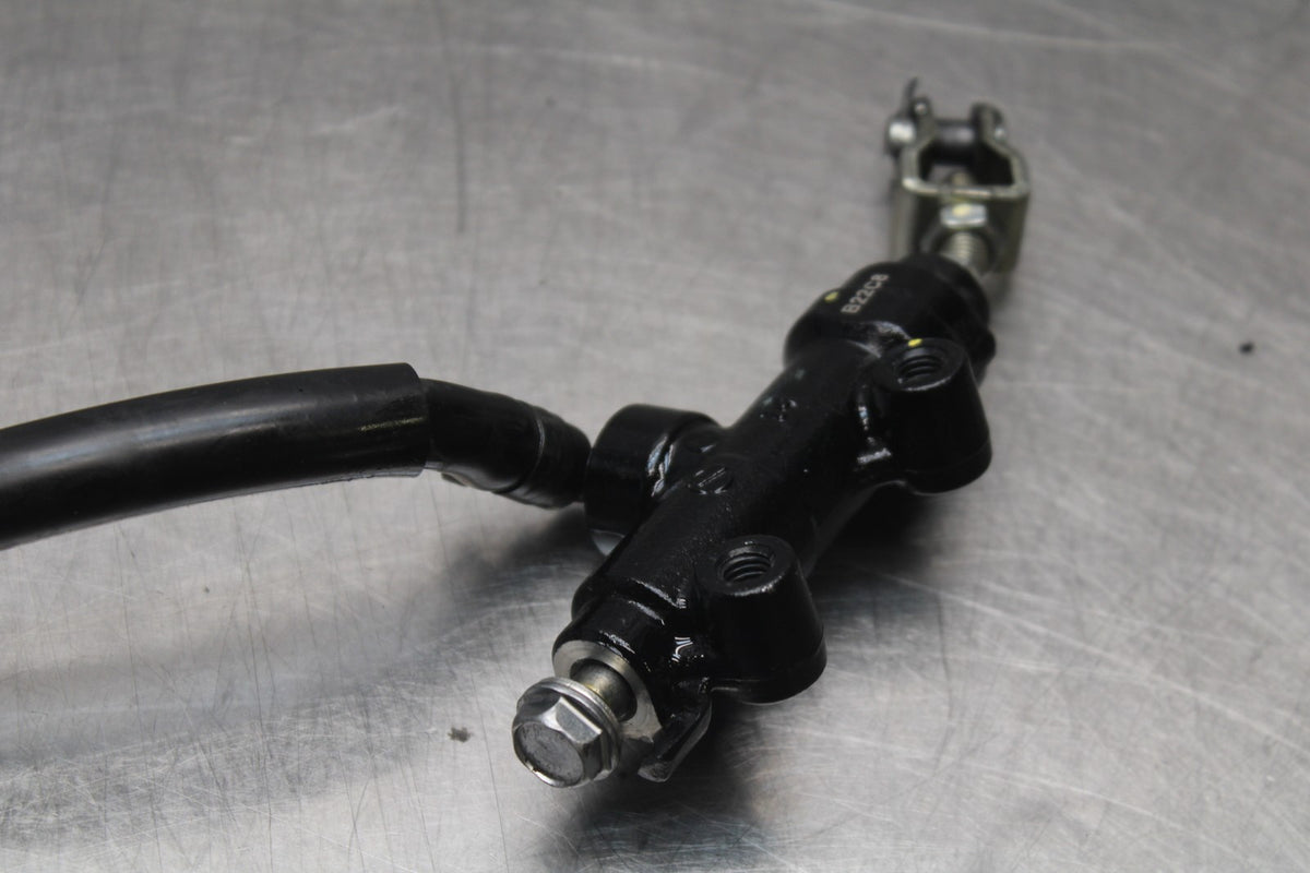 18-26 KAWASAKI Z400 REAR BACK BRAKE MASTER CYLINDER W RESERVOIR BB852