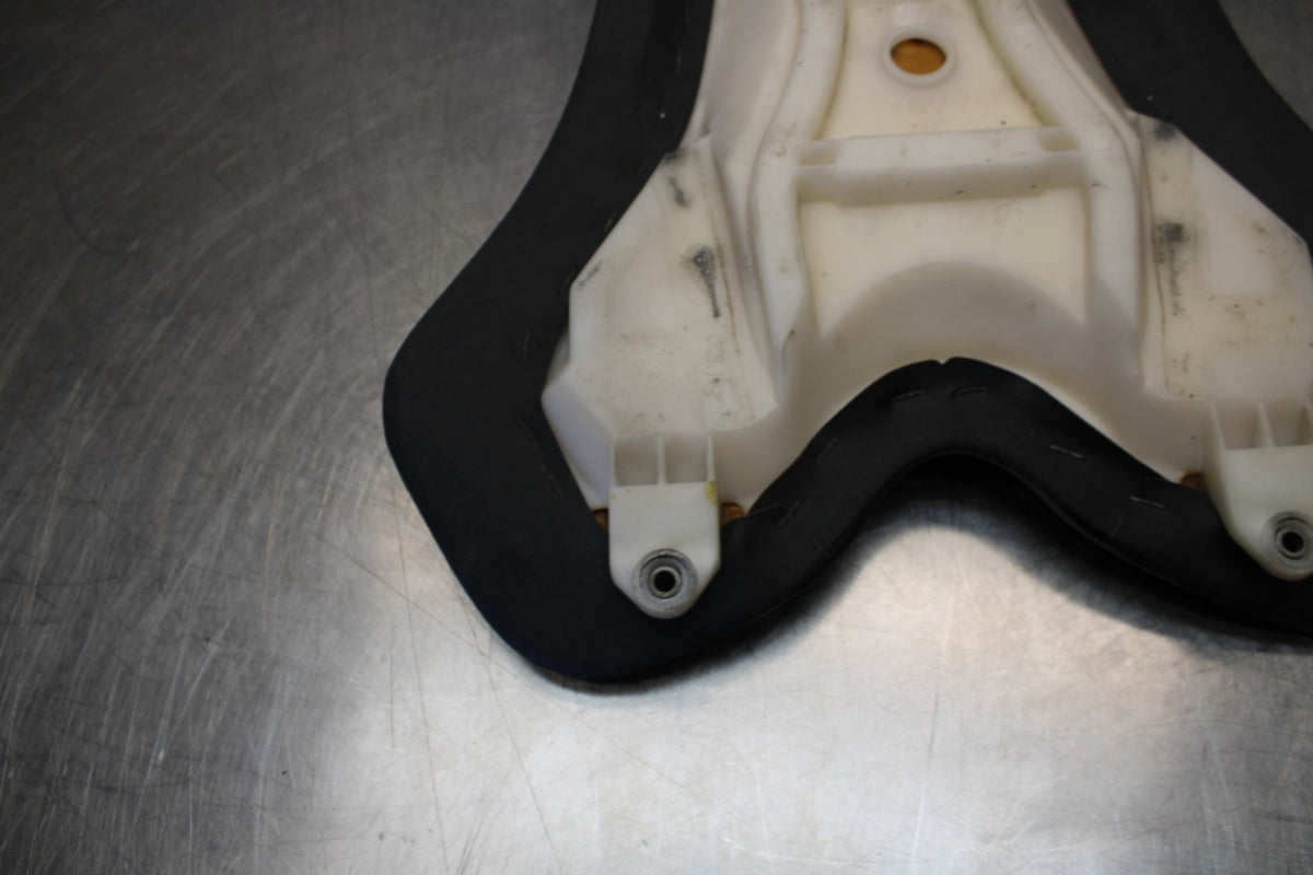 04-05 YAMAHA YZF R1 FRONT DRIVERS SEAT PAD SADDLE PILLION BB173