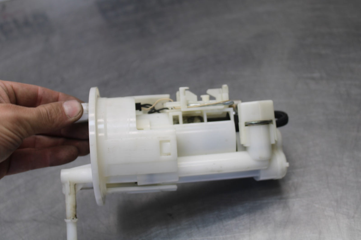 12 TRIUMPH STREET TRIPLE R FUEL PUMP GAS PETROL SENDER UNIT BB914