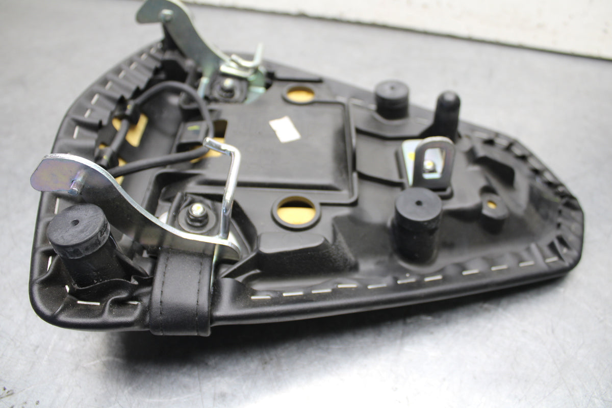 15-17 YAMAHA YZF R3 REAR BACK PASSENGER TANDEM SEAT PAD SADDLE PILLION BB651
