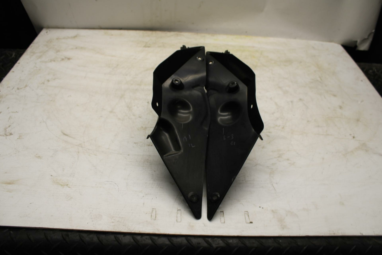 11-12 KAWASAKI NINJA 400 EX400 C LOWER FRONT UPPER INNER HEADLIGHT COWL BB358