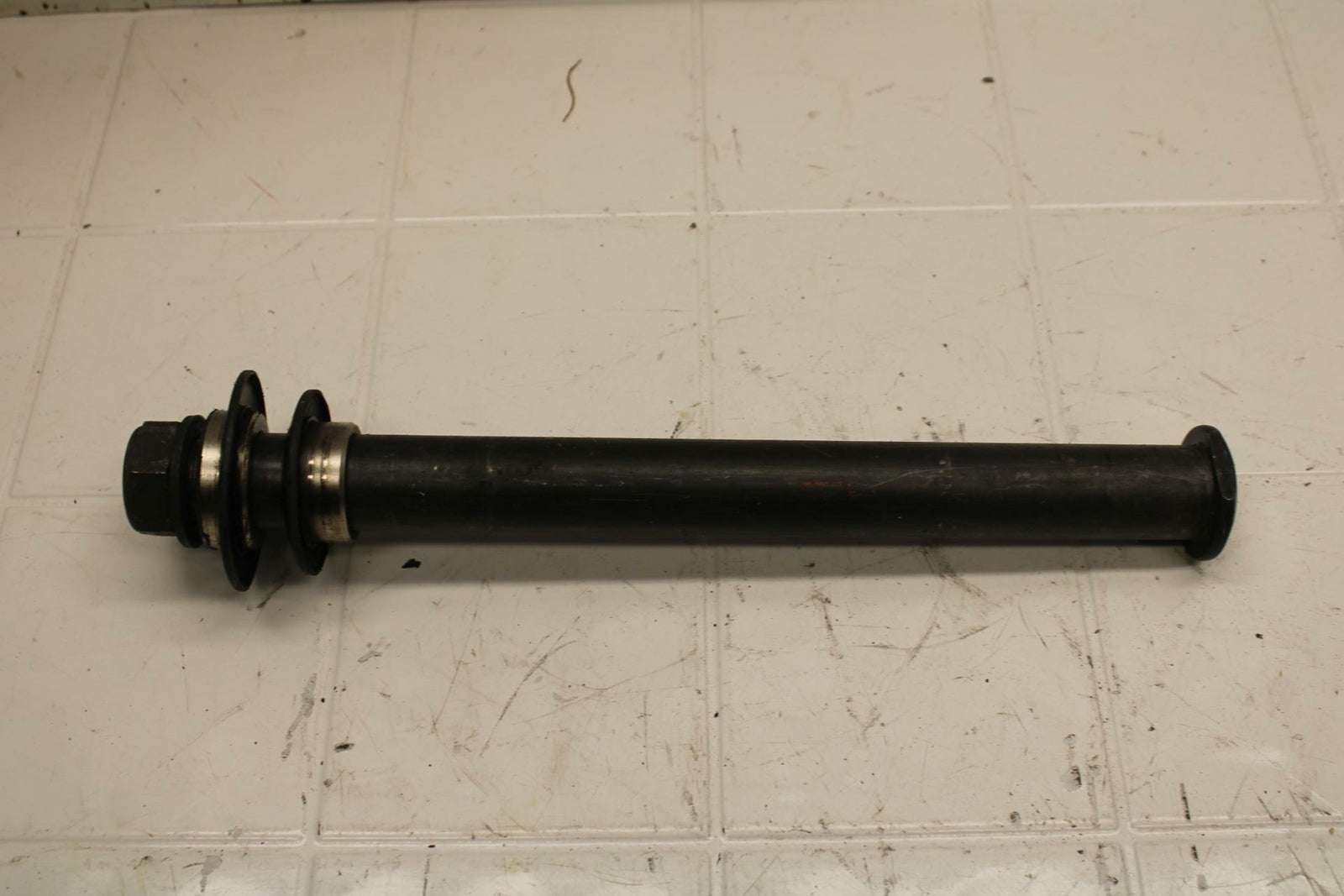 98-99 YAMAHA YZF R1 REAR AXLE BACK WHEEL RIM PIVOT BOLT AXEL BB08