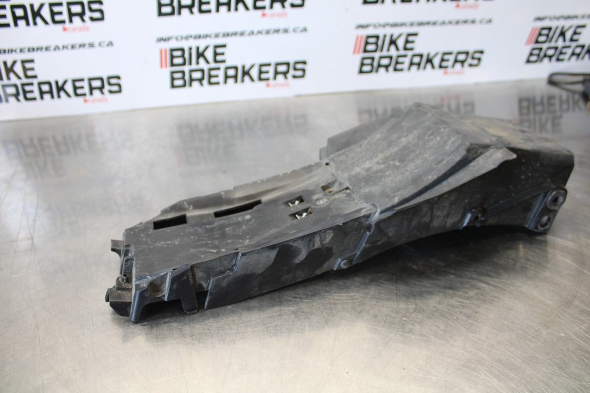 22-25 YAMAHA YZF R7 REAR BACK TAIL UNDERTAIL BATTERY TRAY PLASTIC BB176
