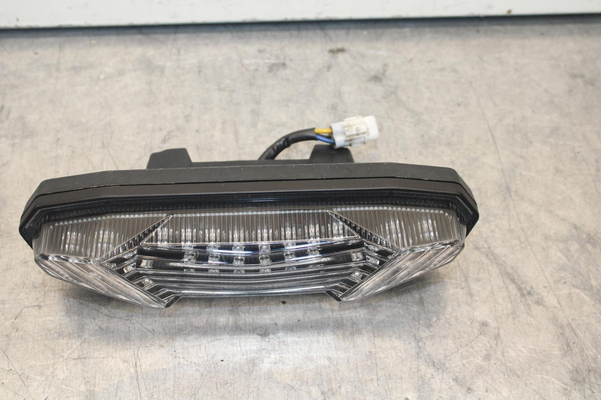 2014 Yamaha FZ09 REAR TAIL TAILLIGHT BACK BRAKE LIGHT 1RC-84700-00-00 BB81