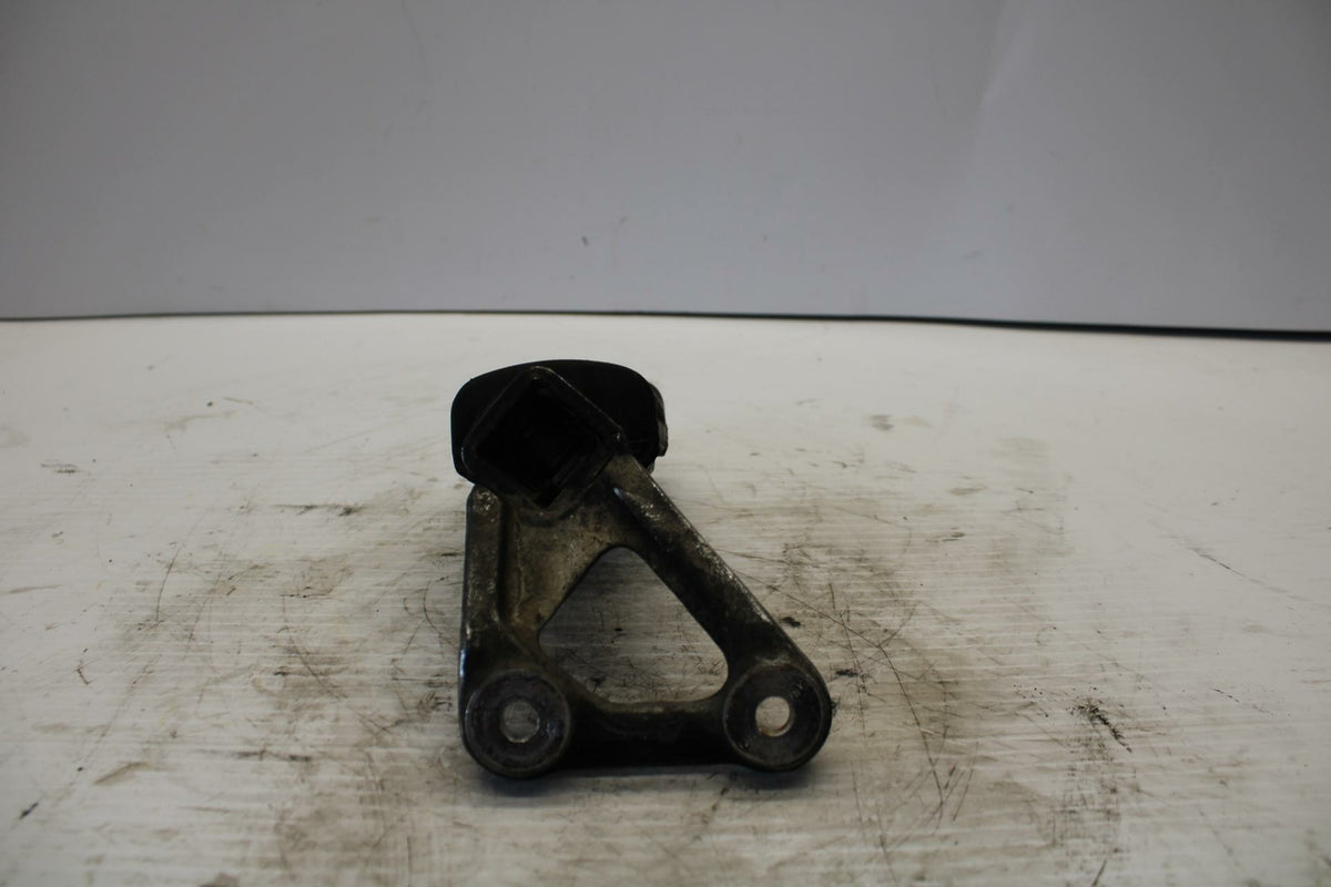 84-85 HONDA V30 MAGNA RIGHT FRONT FOOT REST PEG STEP BB251