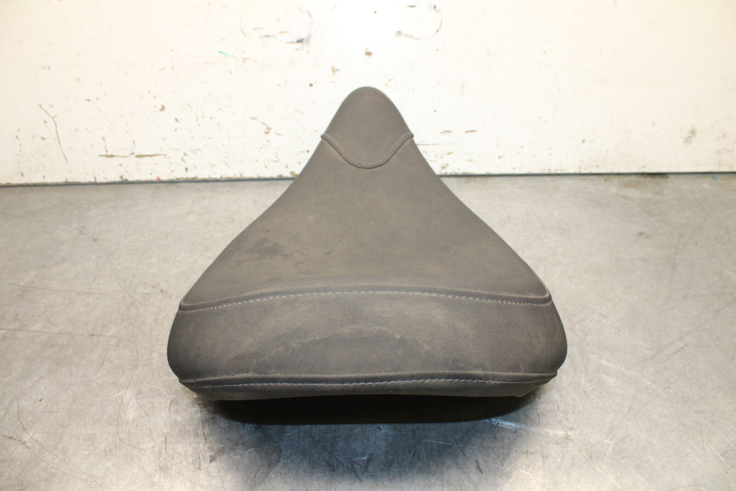 17-24 YAMAHA BOLT XVS950 FRONT DRIVERS SEAT BB729