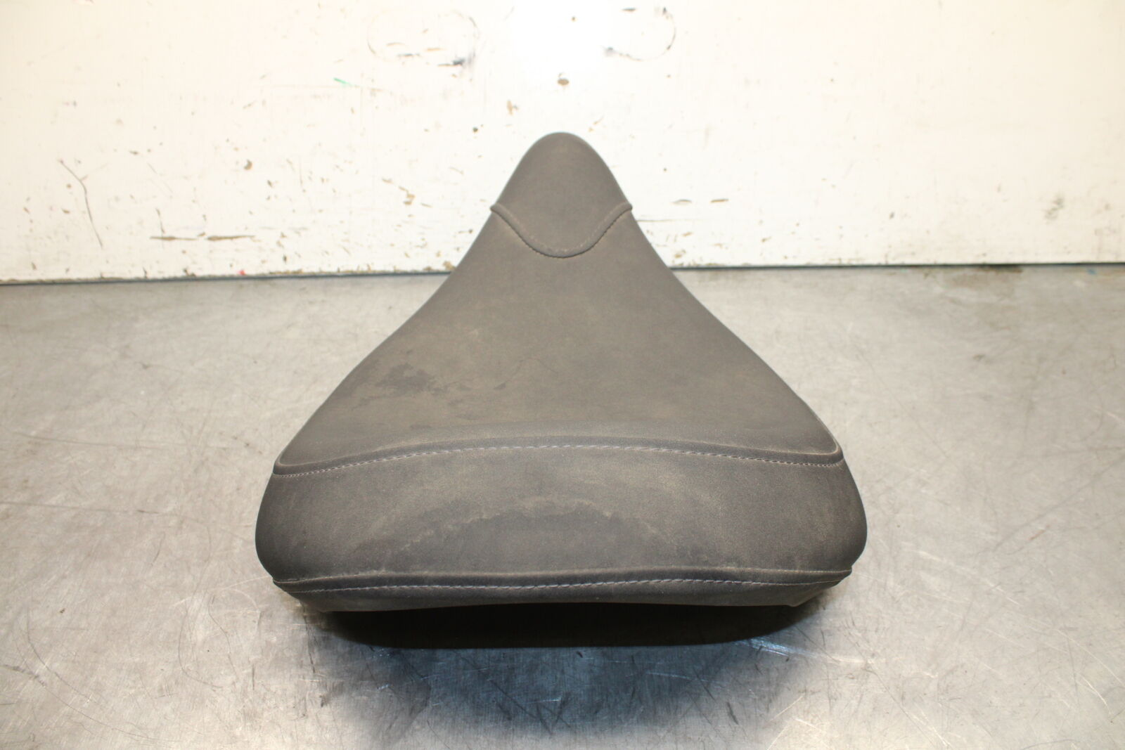17-24 YAMAHA BOLT XVS950 FRONT DRIVERS SEAT BB729