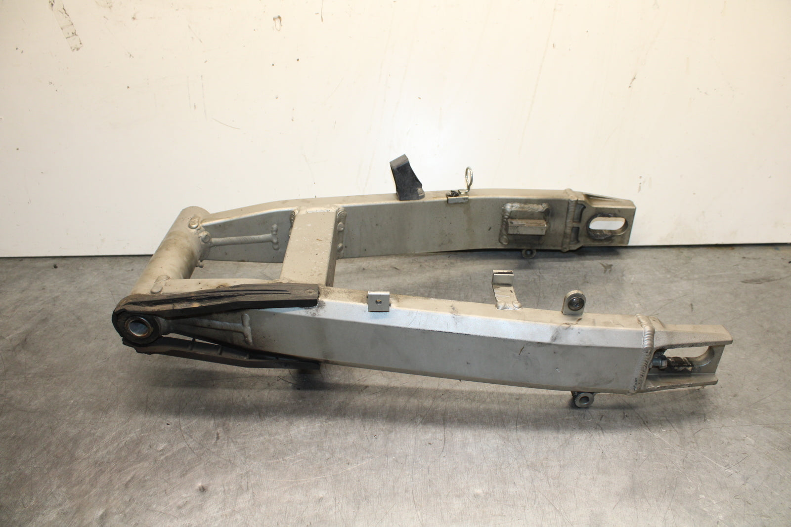 00-02 KAWASAKI NINJA ZX6R REAR SWINGARM BACK SUSPENSION SWING ARM BB750