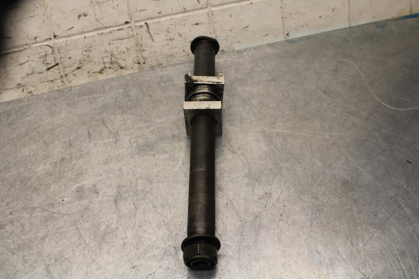 2001 Yamaha YZF R6 REAR AXLE BACK WHEEL RIM PIVOT BOLT AXEL 4XV-25381-00-00