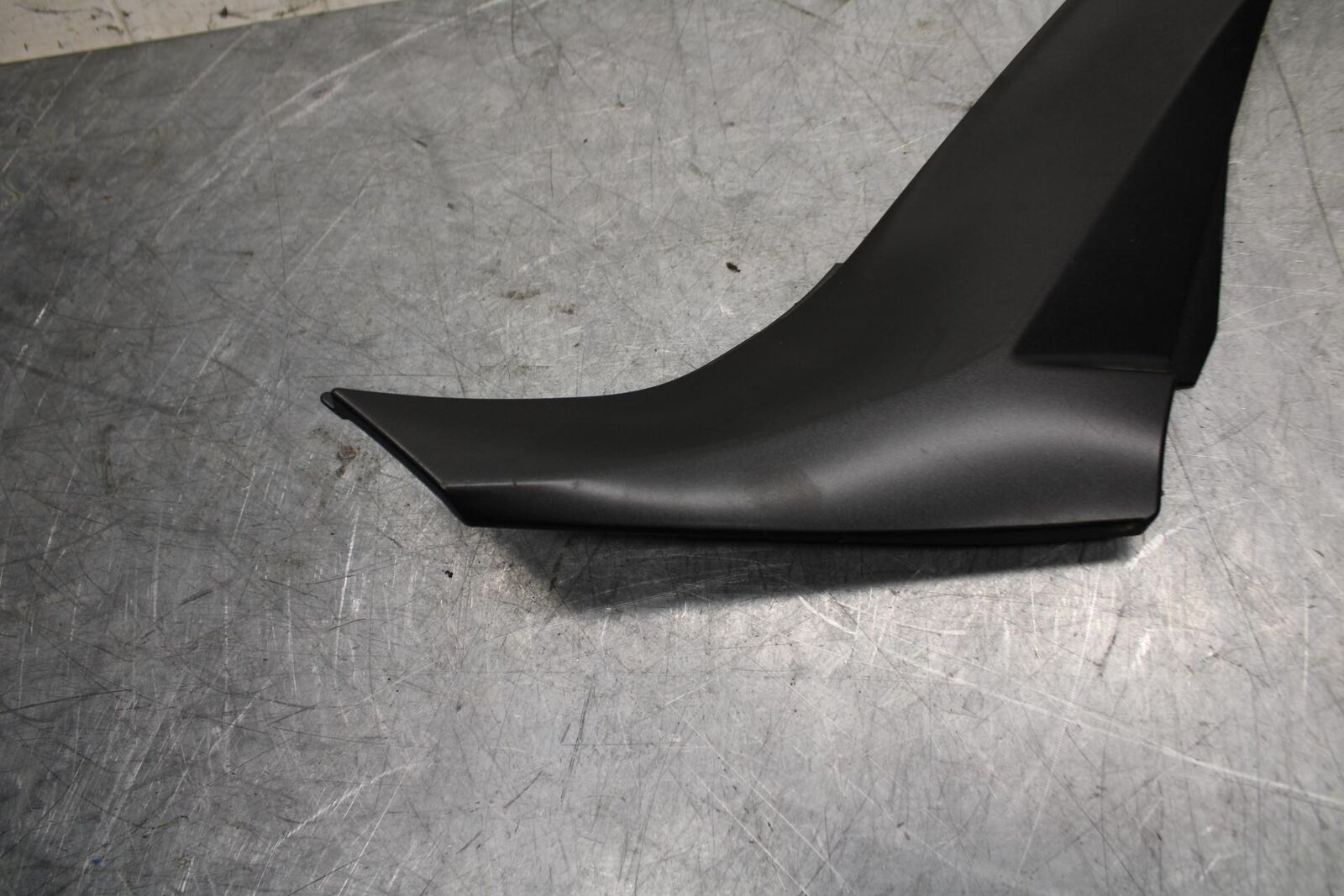 2008 Kawasaki Ninja ZX10R  RIGHT FRONT SIDE SEAT SADDLE PANEL TRIM COWL BB524