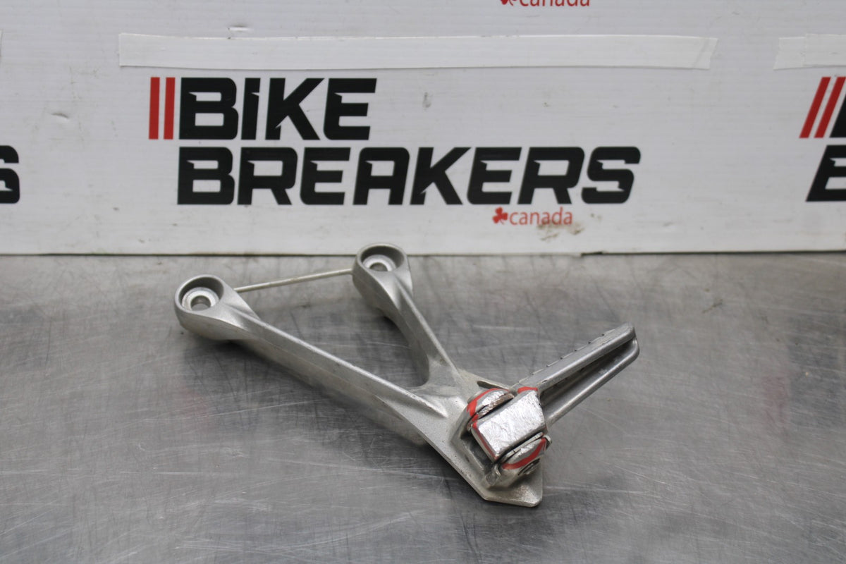 05-06 KAWASAKI NINJA ZX6R LEFT REAR BACK PASSENGER PEG BB877