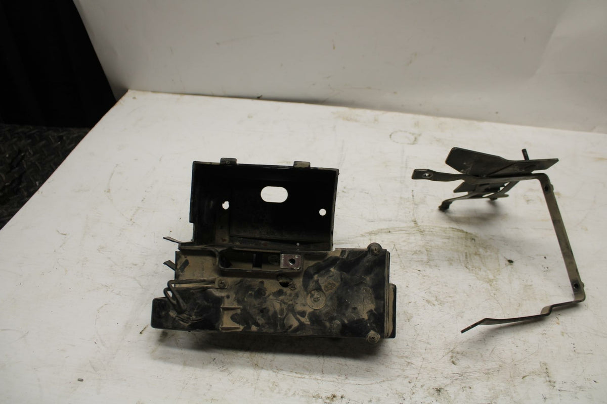 06 HONDA SHADOW 750 VT750C BATTERY TRAY BOX HOLDER BB352
