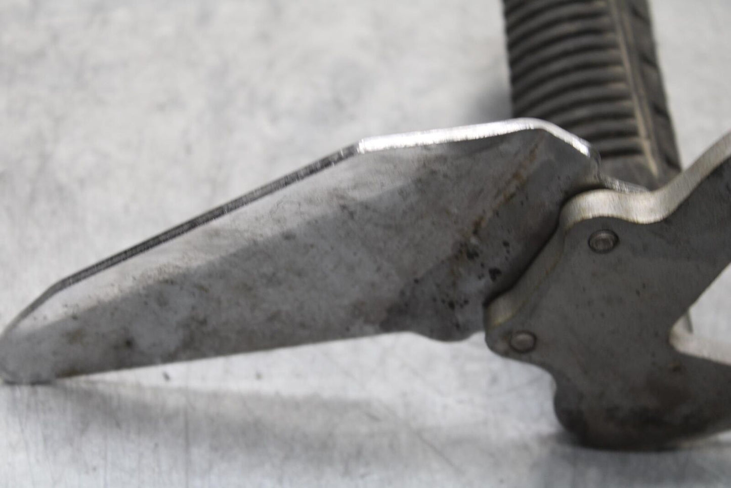 04-09 SUZUKI GS 500 FH GS500F LEFT REARSET REAR SET DRIVER FOOT PEG REST BB97