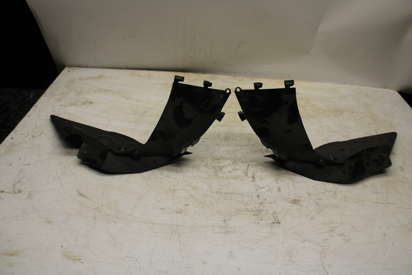 11-12 KAWASAKI NINJA 400 EX400 C LOWER FRONT UPPER INNER HEADLIGHT COWL BB358