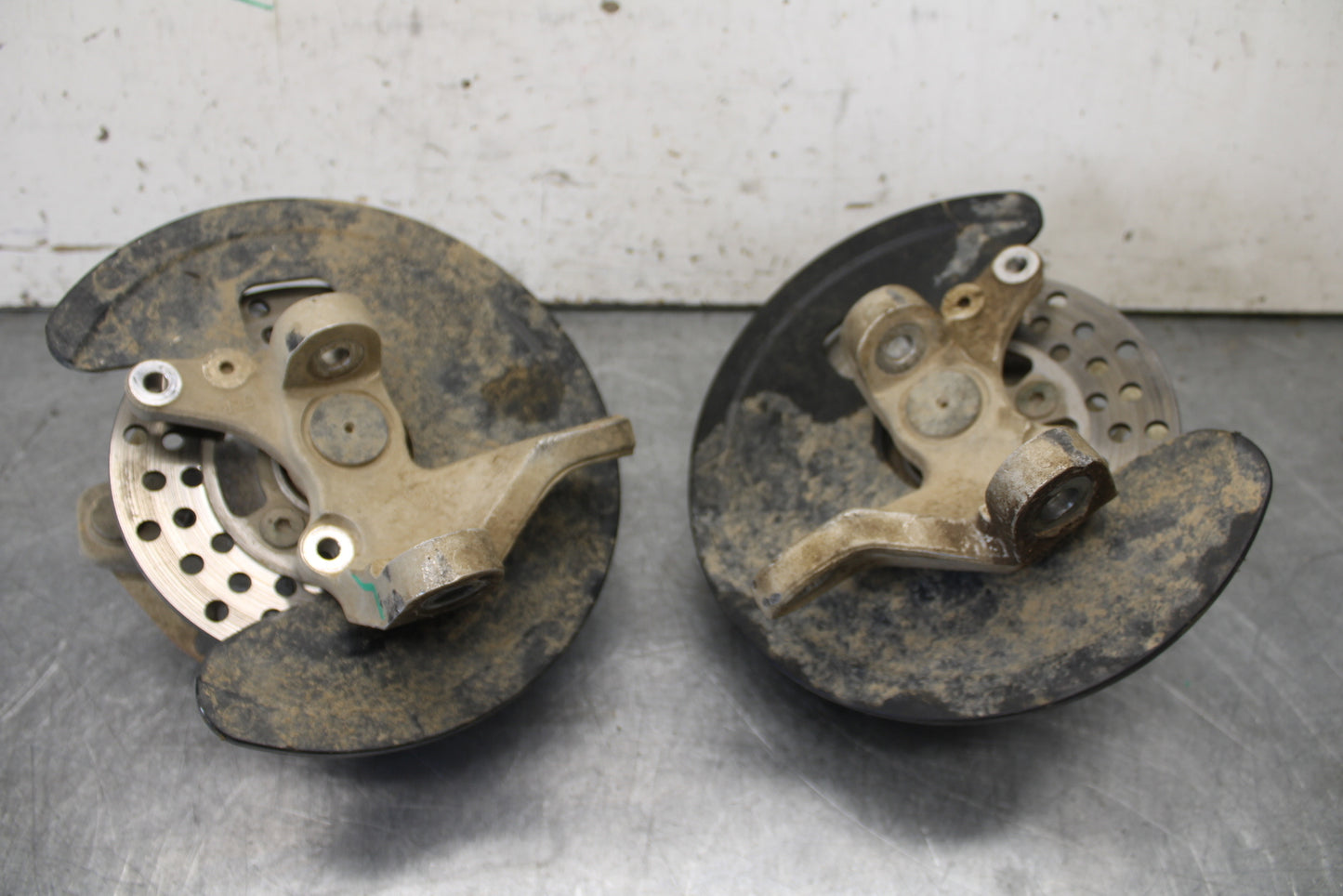 01-05 YAMAHA RAPTOR 660R FRONT WHEEL RIGHT LEFT HUB SET 5LP-25111-20-00  BB695