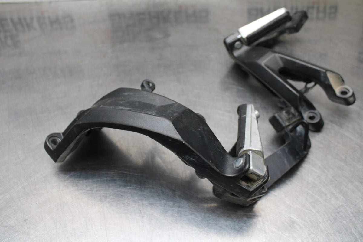 18 YAMAHA SUPER TENERE REAR BACK PASSENGER PEG SET PAIR BB832