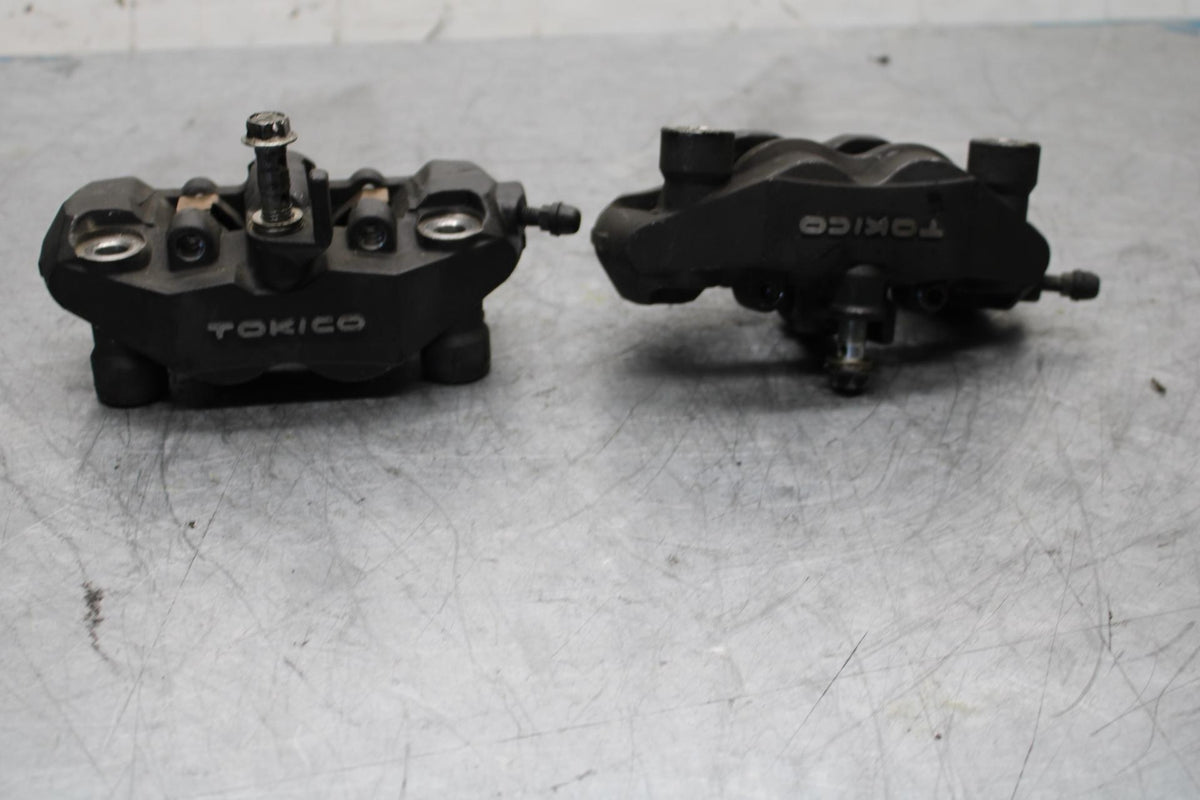 2006 Suzuki GSXR600 RIGHT LEFT FRONT BRAKE CALIPER SET PAIR CALIPERS  BB447
