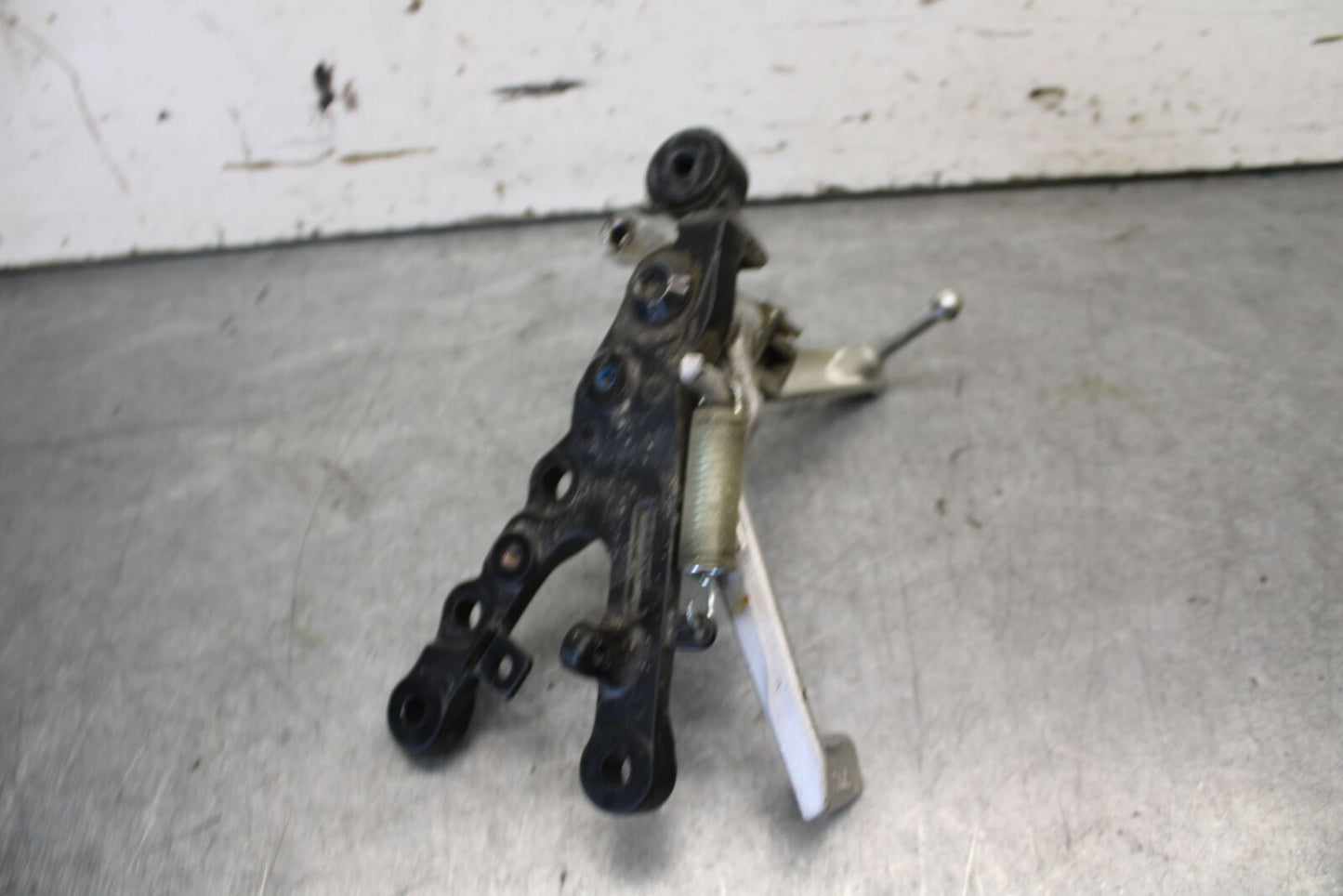 08-16 YAMAHA YZF R6 RIGHT REARSET REAR SET DRIVER FOOT PEG REST STOP BB665