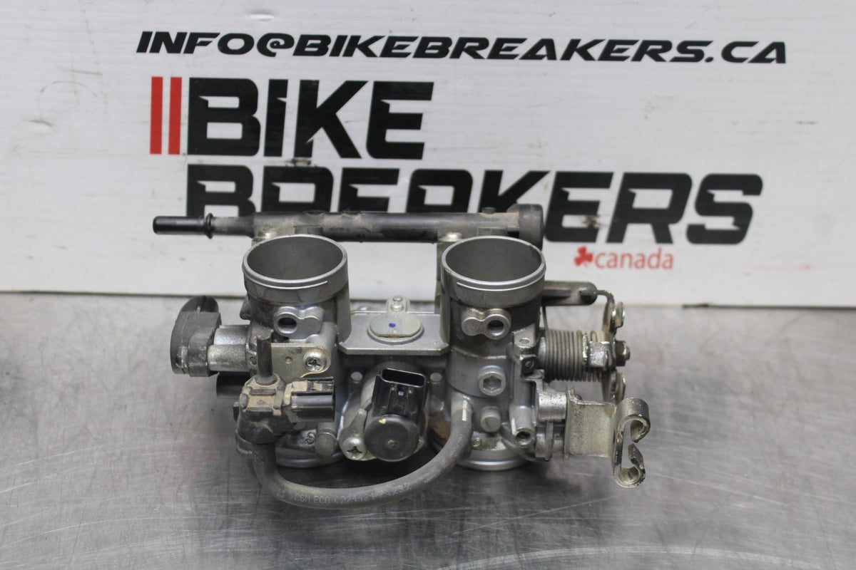 18-23 KAWASAKI NINJA 400 EX400 ABS MAIN FUEL INJECTORS / THROTTLE BODIES BB795