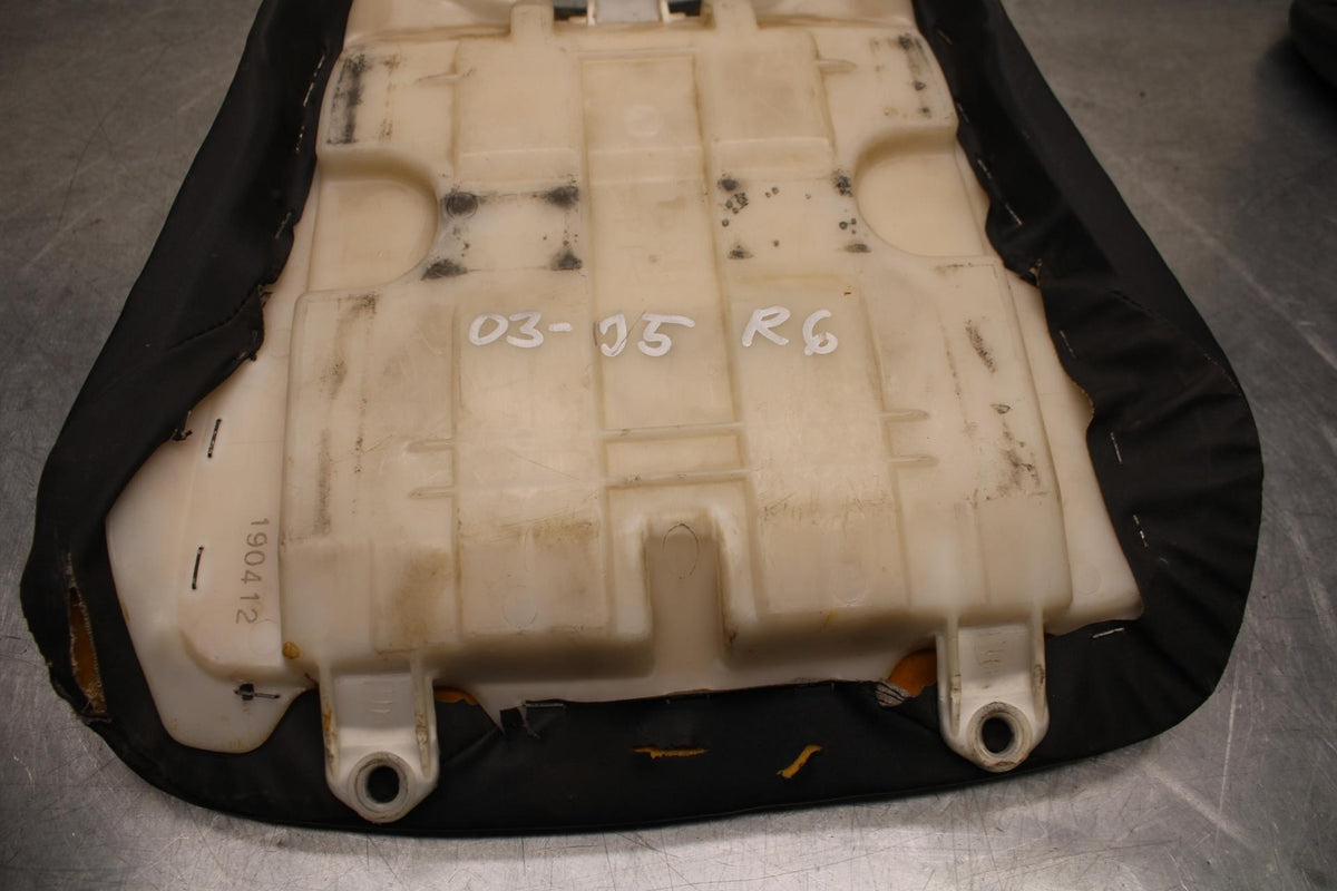 03-05 YAMAHA YZF R6  FRONT DRIVERS SEAT PAD SADDLE PILLION BB622