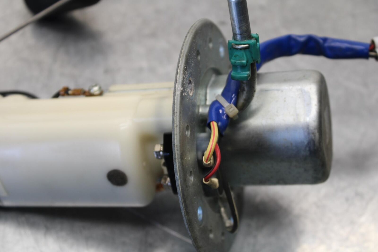 06-07 SUZUKI GSXR750 FUEL PUMP GAS PETROL SENDER UNIT 15100-01H00 BB613