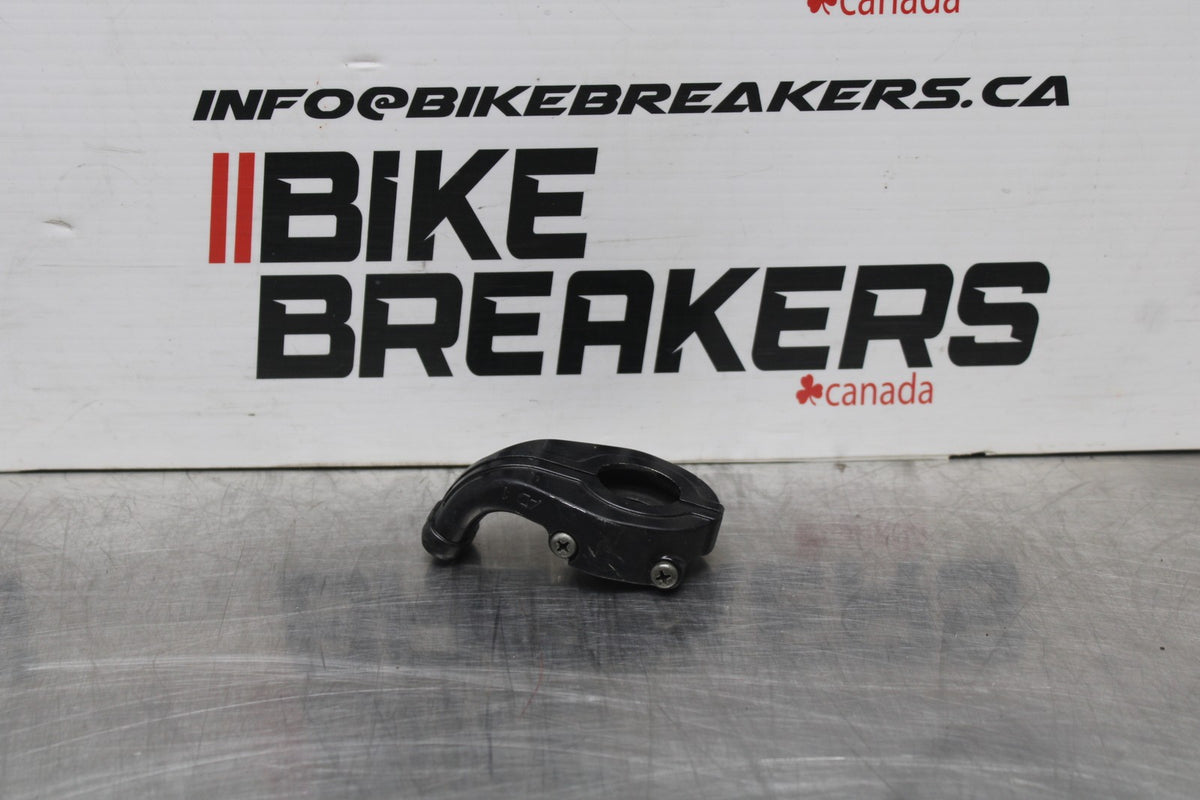 00-02 KAWASAKI NINJA ZX6R THROTTLE CABLE LINE HOUSING GUIDE BB750