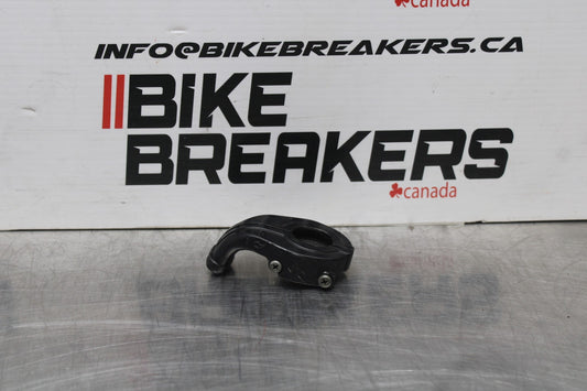 00-02 KAWASAKI NINJA ZX6R THROTTLE CABLE LINE HOUSING GUIDE BB750