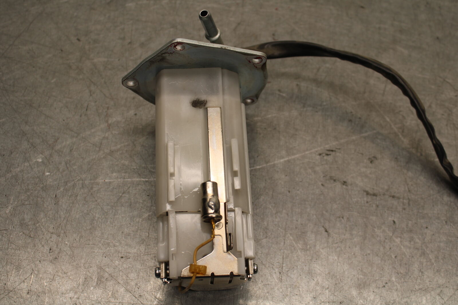 16 KAWASAKI NINJA ZX10R FUEL PUMP GAS PETROL SENDER UNIT 49040-0750 BB650