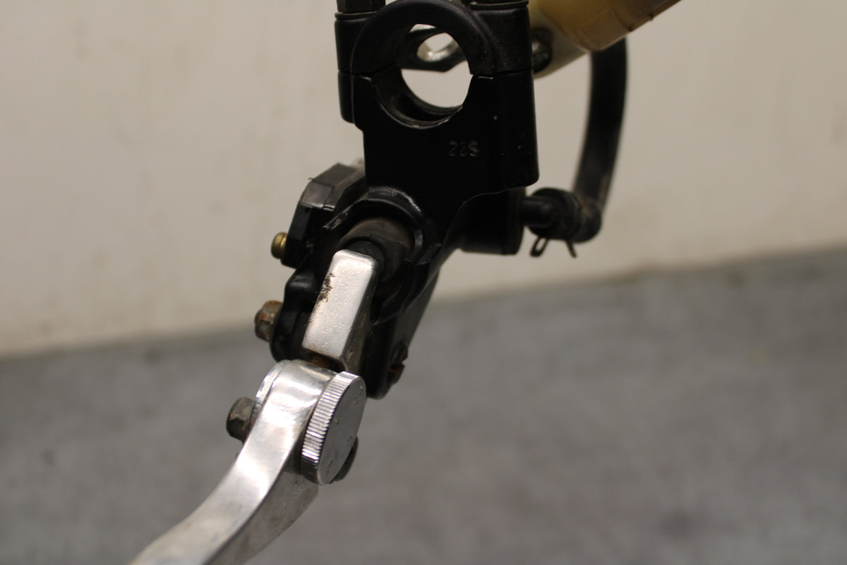 91-92 SUZUKI GSXR750 M  FRONT BRAKE MASTER CYLINDER w/ LEVER BB125