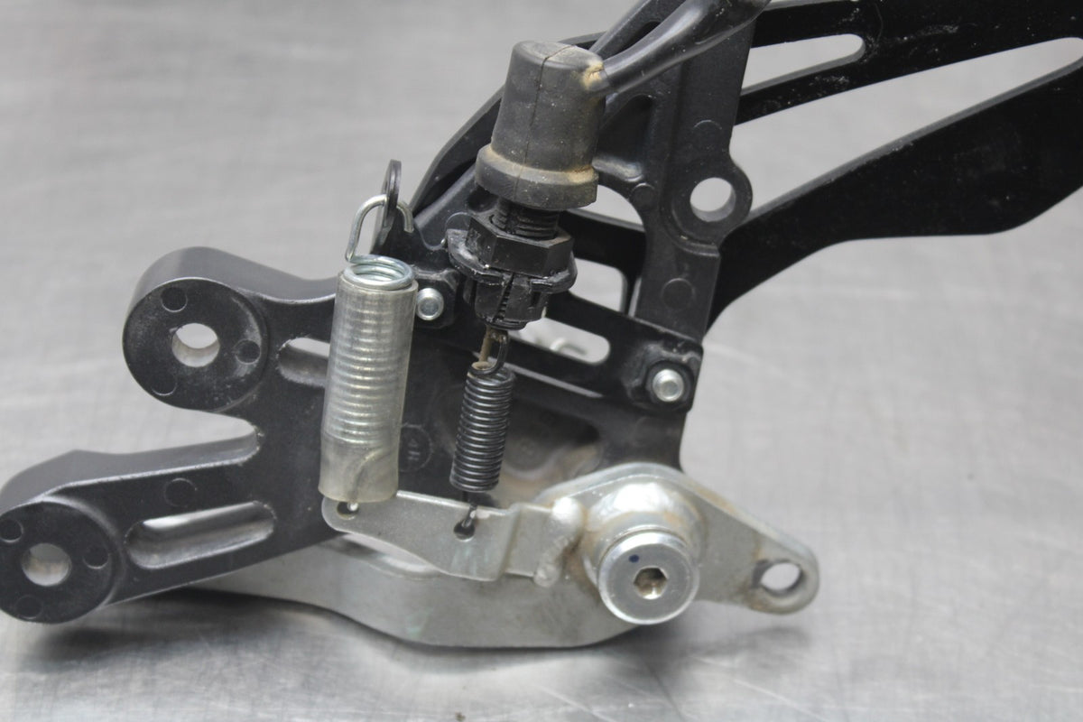 22-25 YAMAHA YZF R7 RIGHT REARSET REAR SET DRIVER FOOT PEG REST STOP BB850