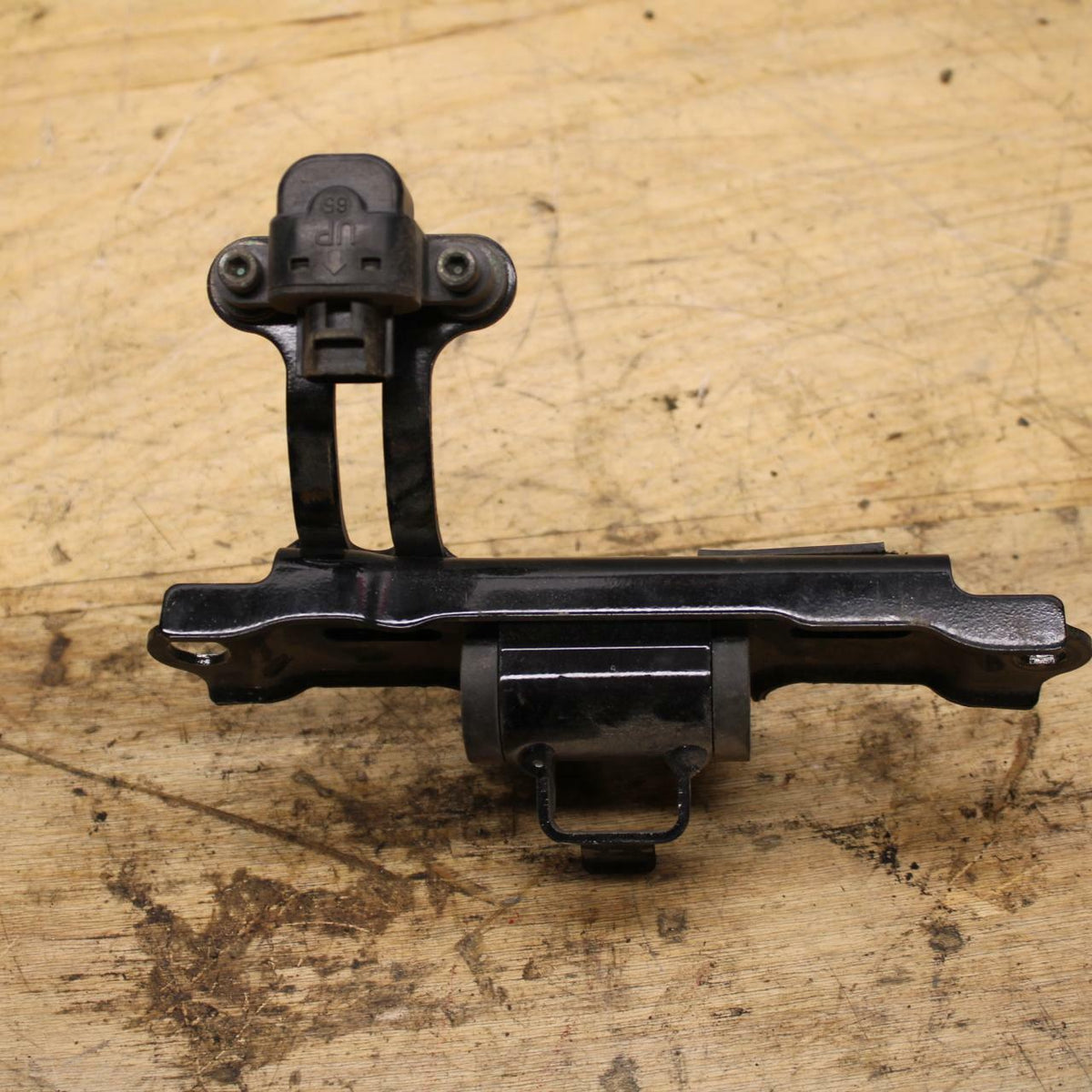 04-05 KAWASAKI NINJA ZX10R GAS TANK FUEL PETROL RESERVOIR BRACKET MOUNT BB322