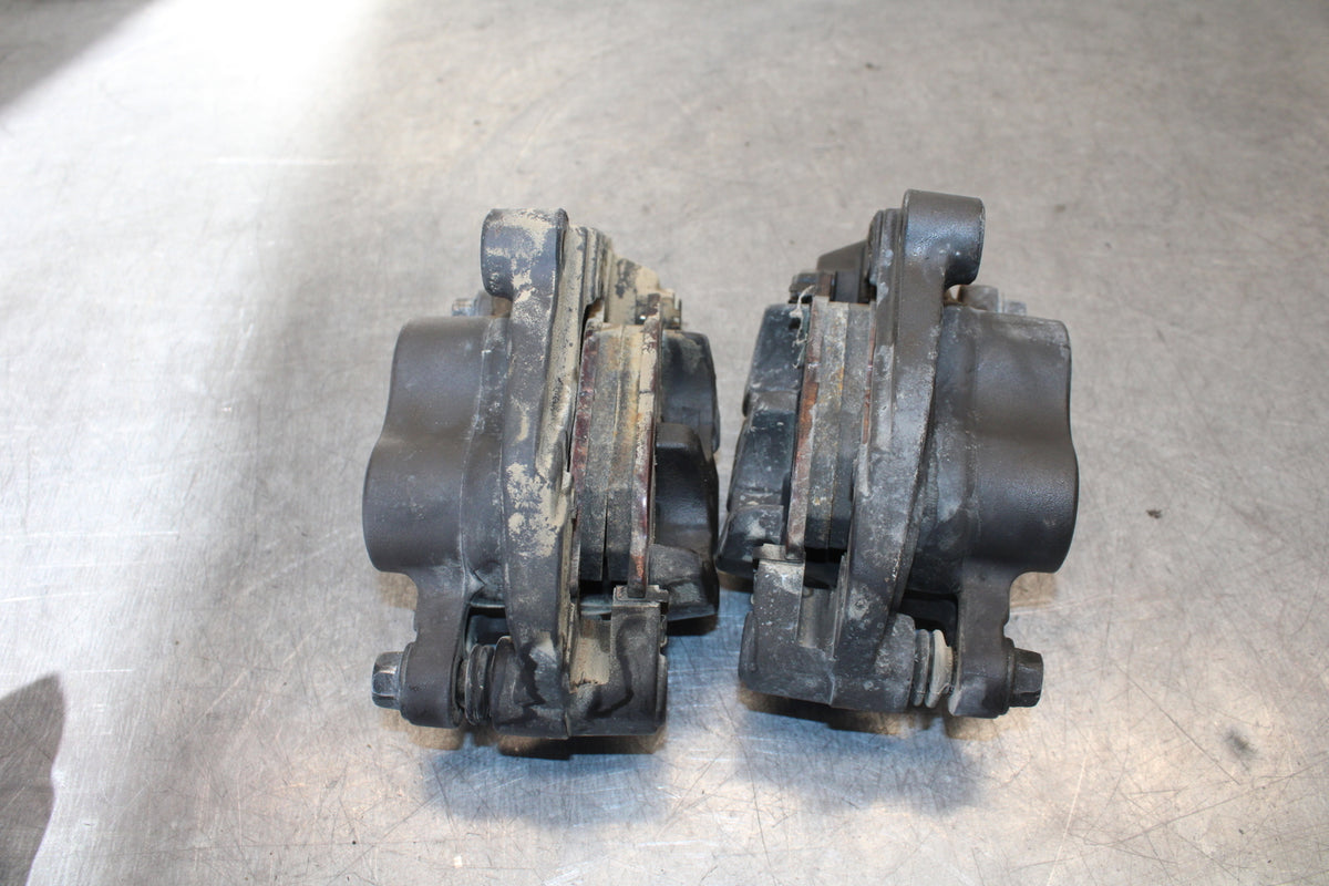 09-15 YAMAHA FZ6R RIGHT LEFT FRONT BRAKE CALIPER SET PAIR CALIPERS BB686