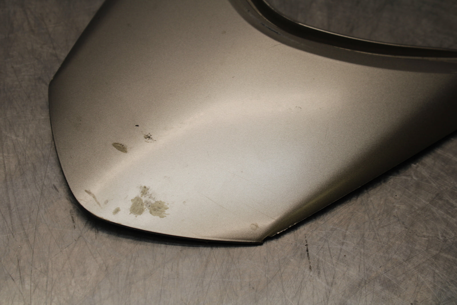 04-05 KAWASAKI NINJA ZX10R CENTER REAR BACK TAIL FAIRING COVER TRIM COWL BB163