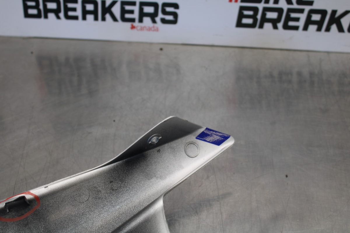 15-17 YAMAHA YZF R1 RIGHT MID UPPER SIDE FAIRING COWL BB190