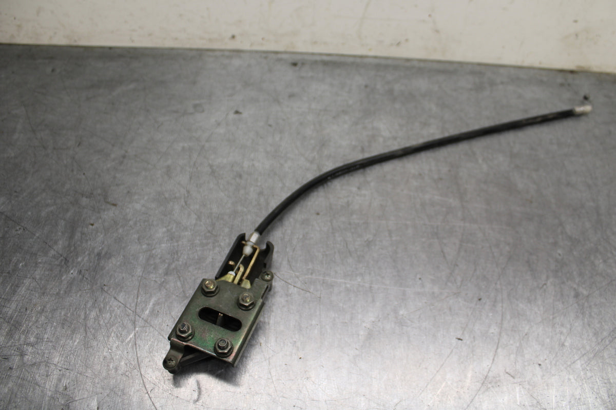 00-01 YAMAHA YZF R1 REAR PASSENGER SEAT LATCH LOCK ASSEMBLY BB755