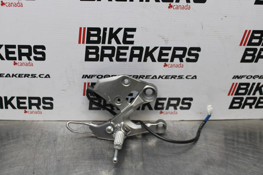 20-21 YAMAHA XSR900 RIGHT REARSET REAR SET DRIVER FOOT PEG REST STOP BB782