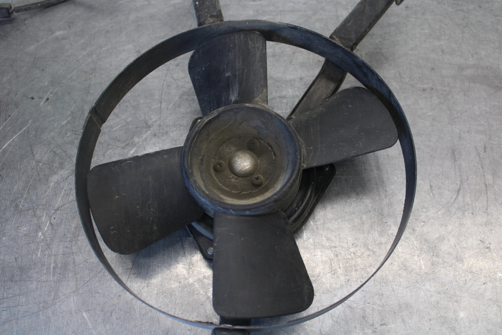 05-06 YAMAHA ROYAL STAR ENGINE RADIATOR COOLING FAN BB697