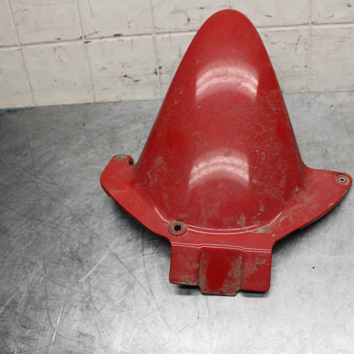 05-06 HONDA CBR600RR RED REAR BACK WHEEL TIRE HUGGER FENDER 80120-MEE-D00 BB479