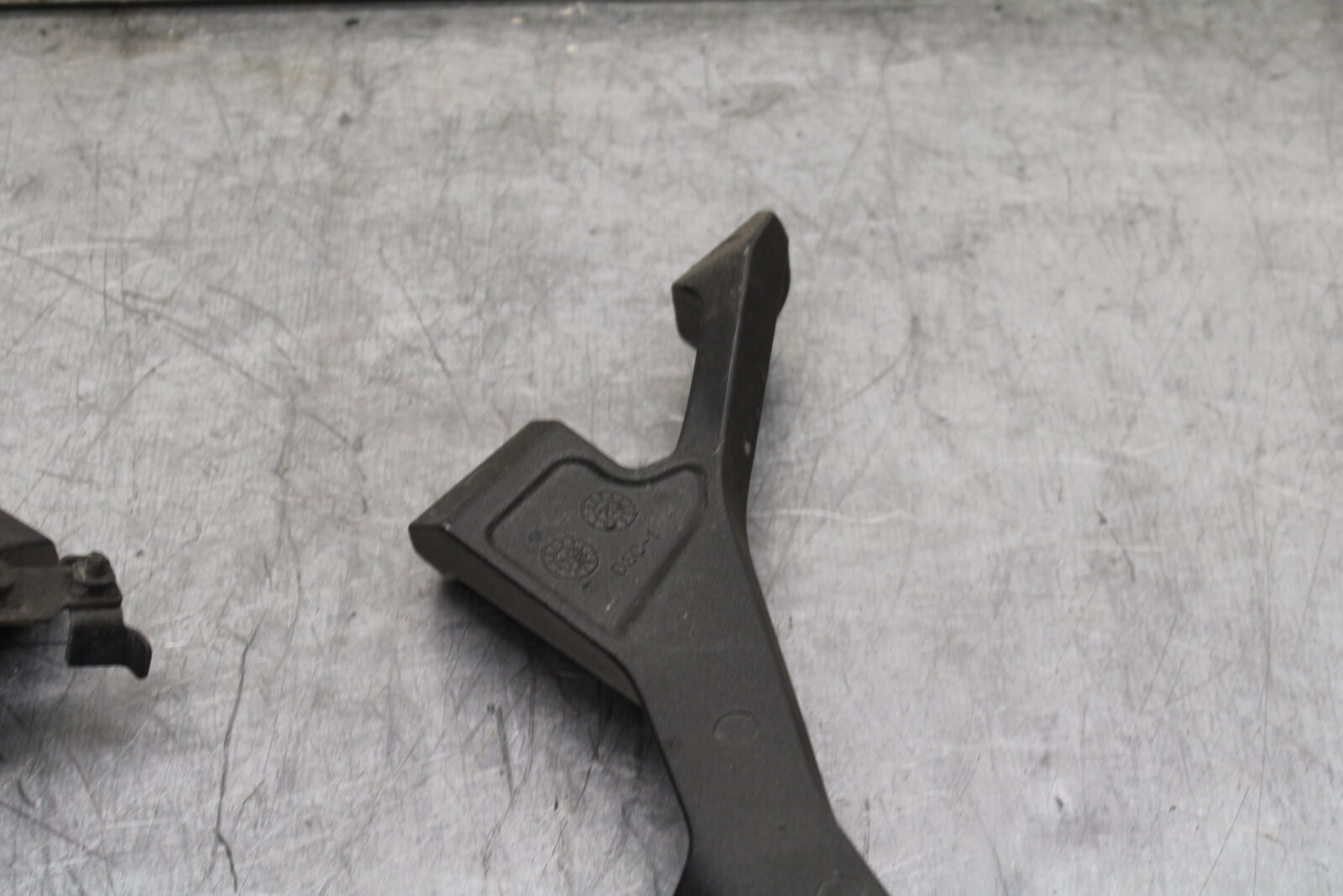 19-22 KAWASAKI Z400 REAR BACK PASSENGER PEG SET PAIR BB738
