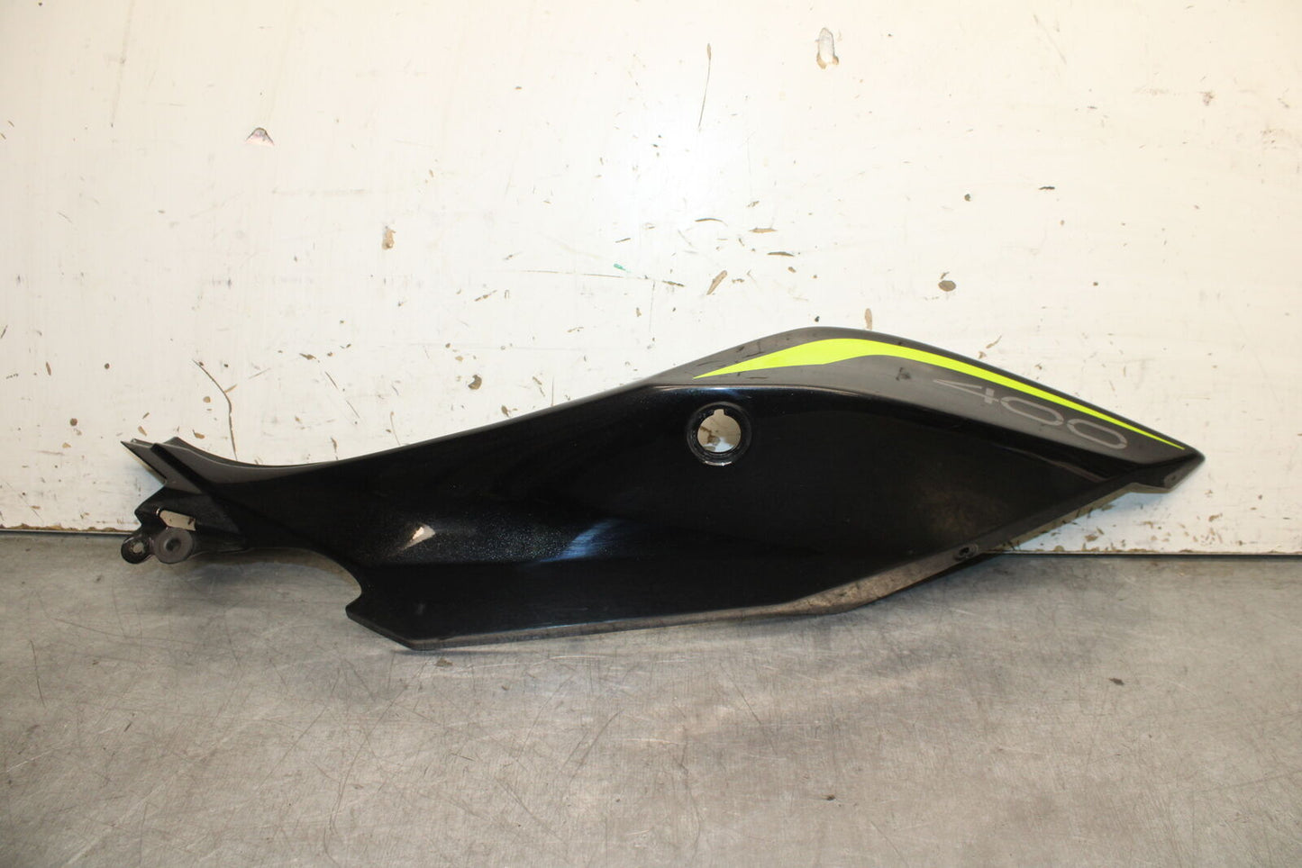 19-22 KAWASAKI Z400 LEFT REAR BACK TAIL FAIRING COWL SHROUD BB738