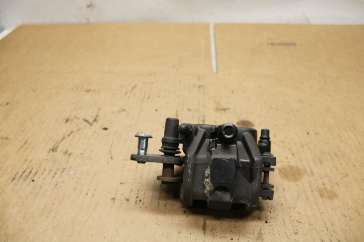 15-17 YAMAHA YZF R3 RIGHT FRONT BRAKE CALIPER BB380
