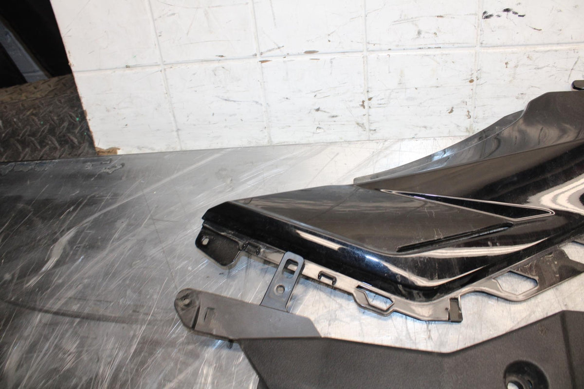 17-23 SUZUKI GSXR 250 GSX250RL8 RIGHT FRONT SIDE SEAT SADDLE PANEL TRIM  BB490