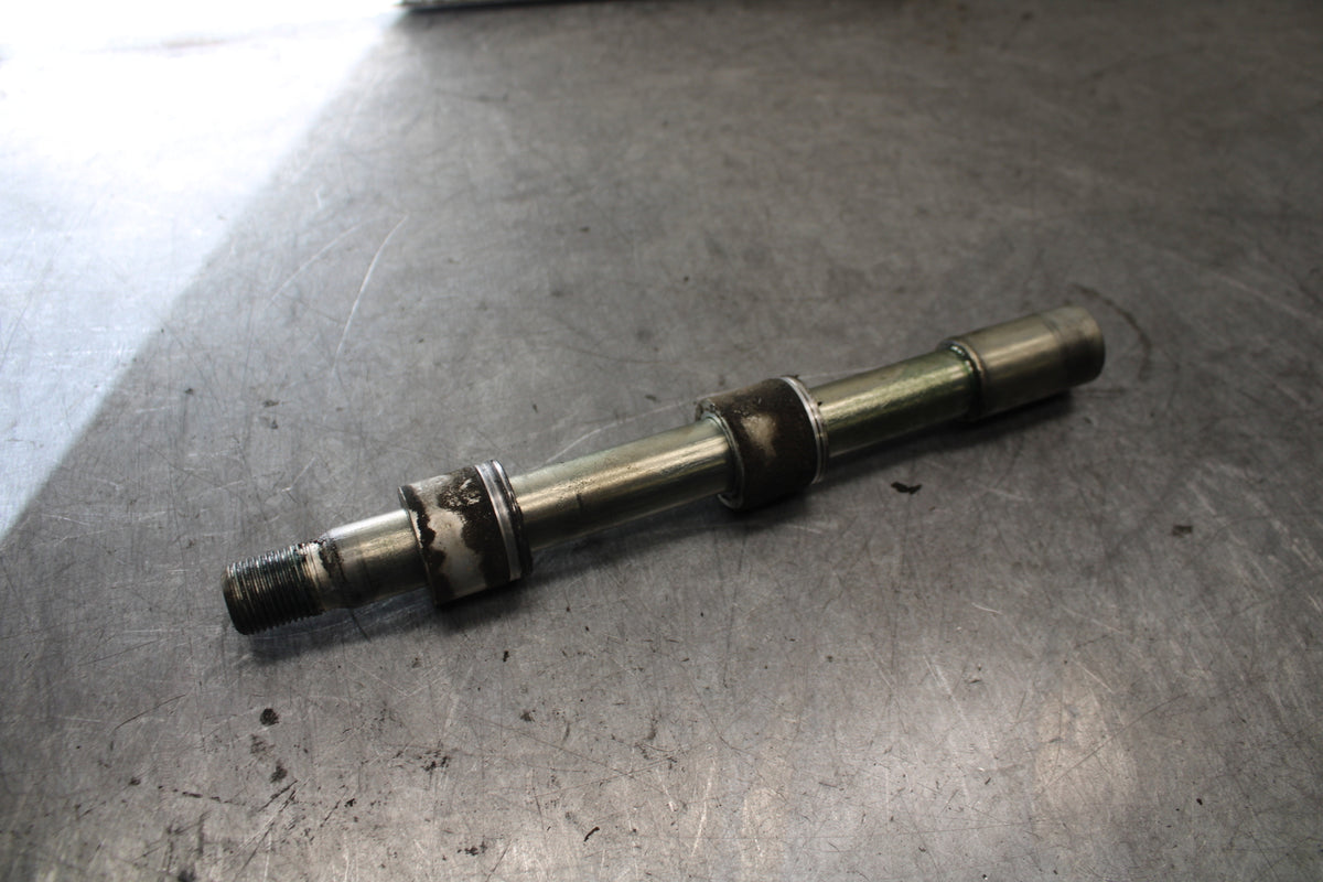 07-08 TRIUMPH DAYTONA 675 FRONT WHEEL RIM AXLE PIVOT BOLT BB685