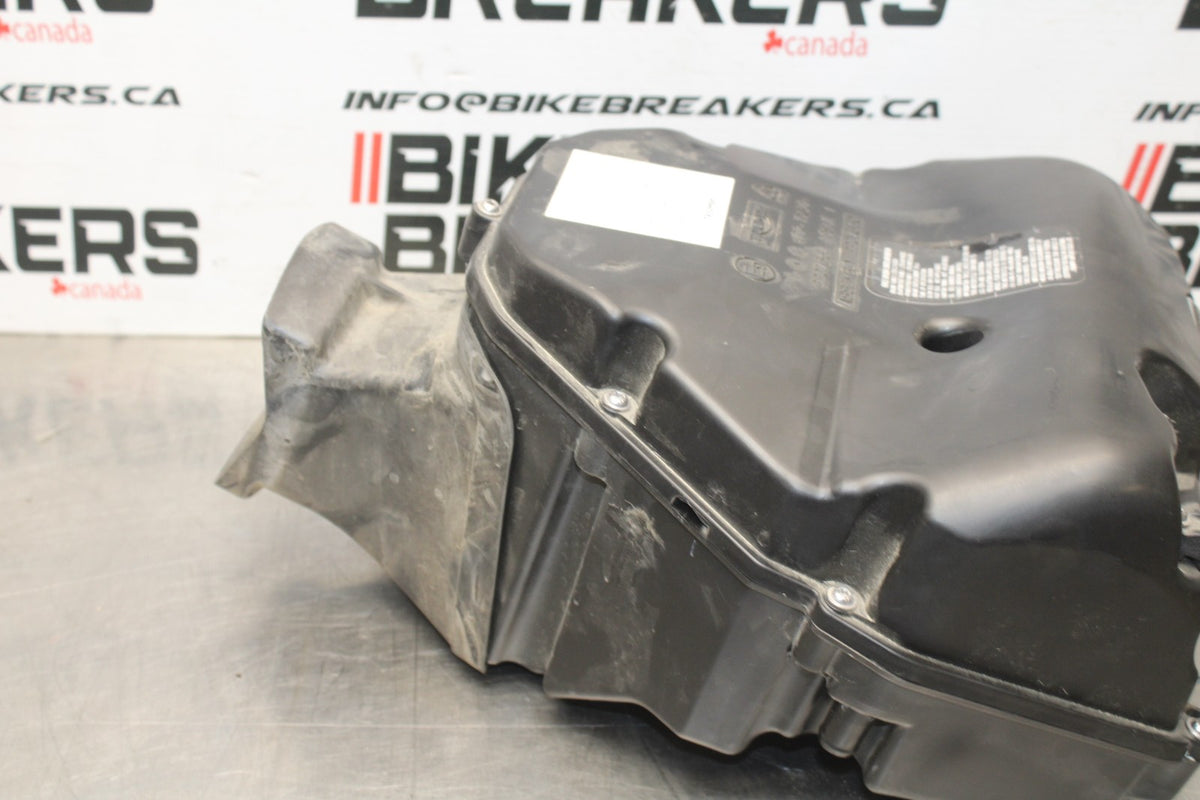 20 TRIUMPH STREET TRIPLE 765 AIRBOX AIR INTAKE FILTER BOX BB864