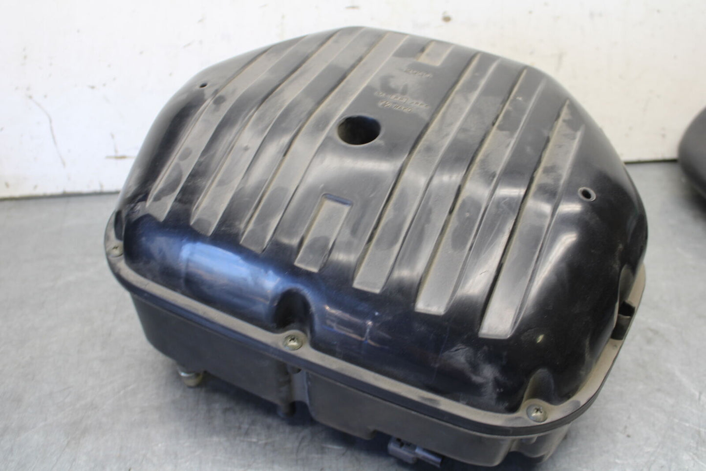 04 SUZUKI GSXR600 AIRBOX AIR INTAKE FILTER BOX 13700-29G00  BB676