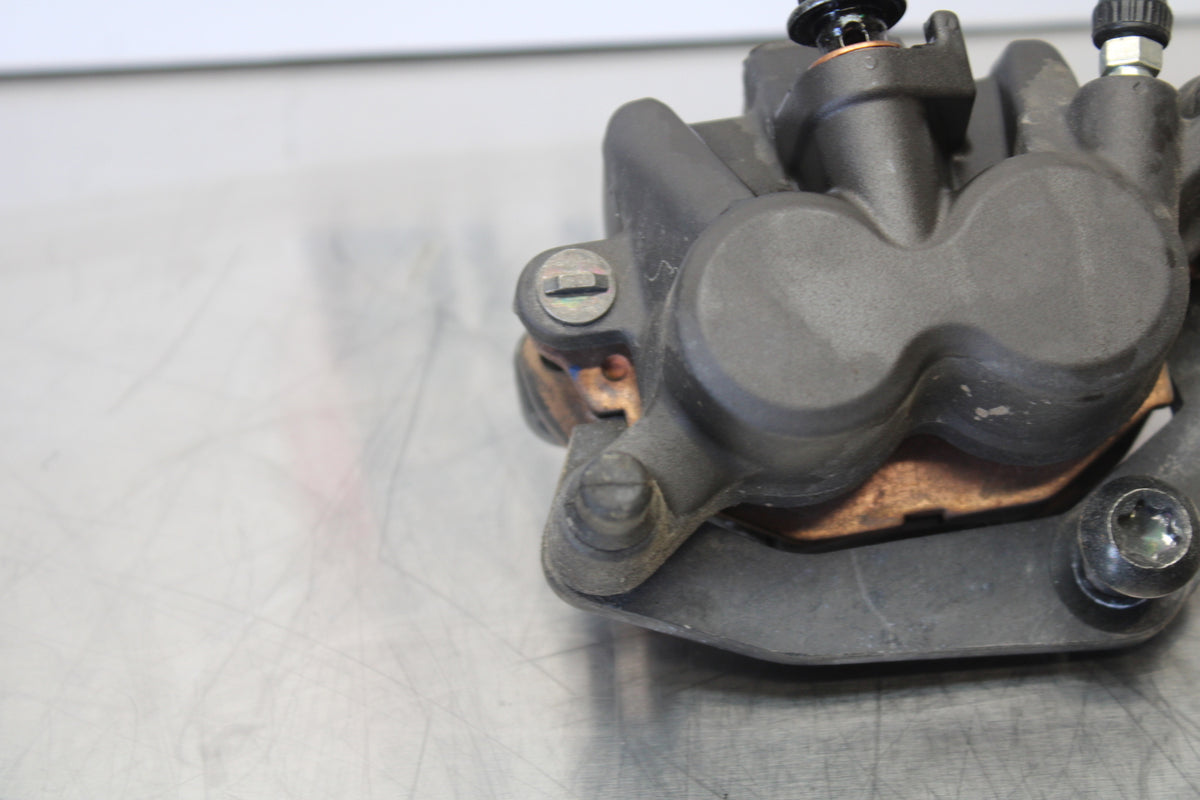 23 YAMAHA YZF R3 RIGHT FRONT BRAKE CALIPER BB147