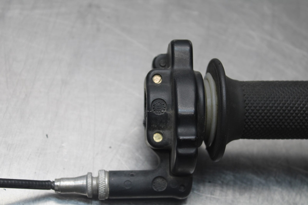 02 DUCATI MONSTER 620 RIGHT THROTTLE GRIP BB851
